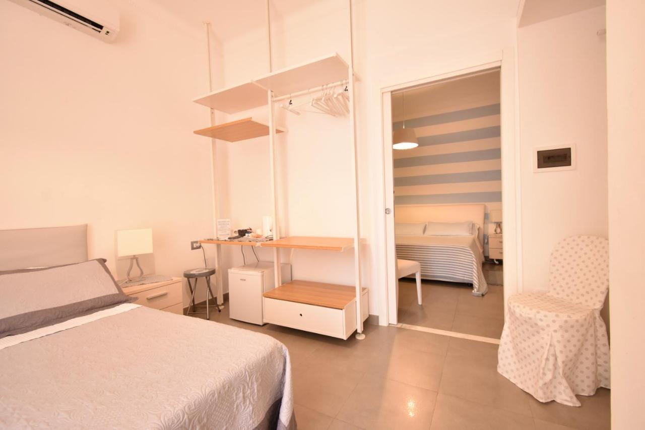 Affittacamere E Appartamenti - Rent Rooms And Apartments Le Camere Nel Corso - Adults Only ラ・スペツィア エクステリア 写真