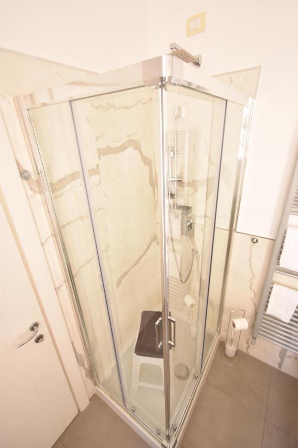 Affittacamere E Appartamenti - Rent Rooms And Apartments Le Camere Nel Corso - Adults Only ラ・スペツィア エクステリア 写真
