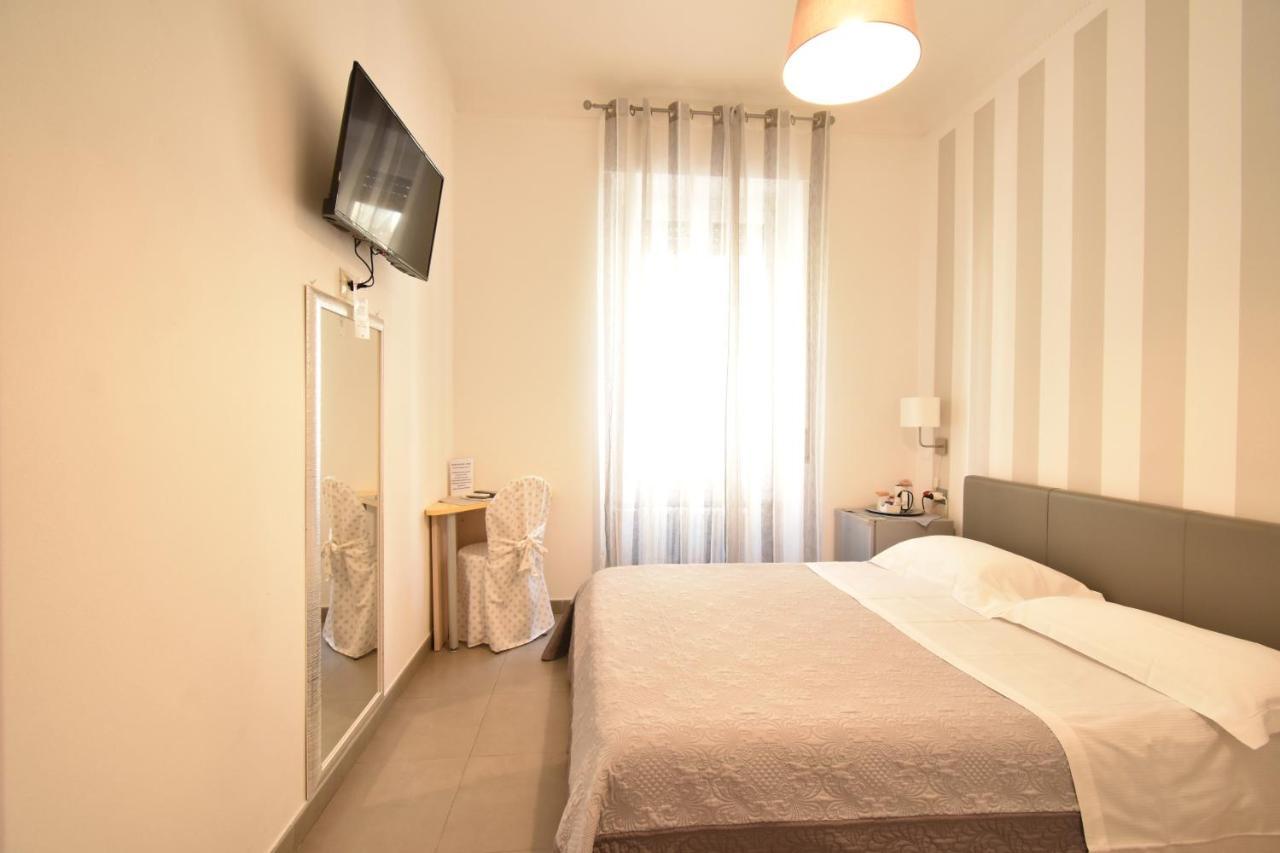 Affittacamere E Appartamenti - Rent Rooms And Apartments Le Camere Nel Corso - Adults Only ラ・スペツィア エクステリア 写真