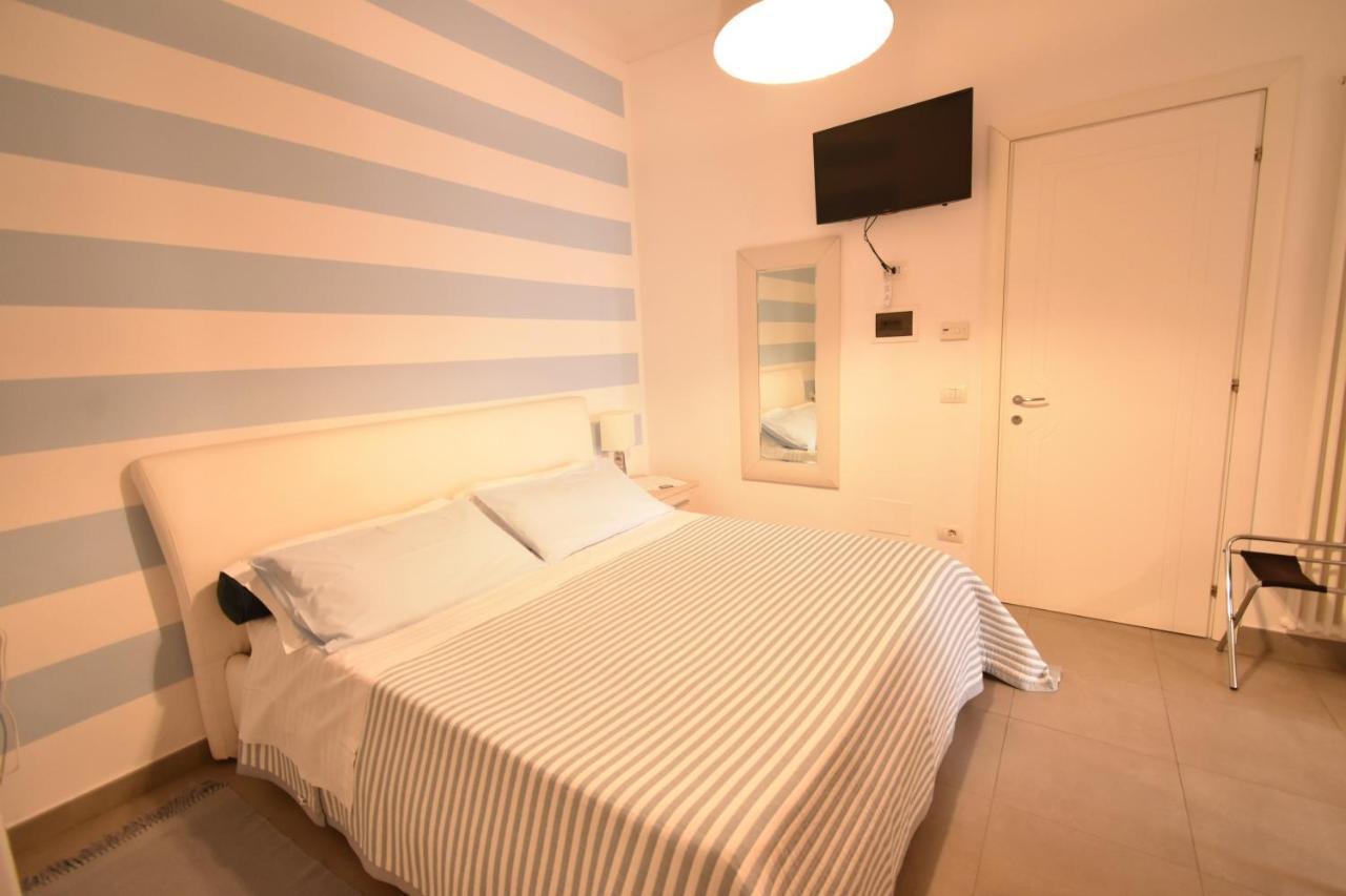 Affittacamere E Appartamenti - Rent Rooms And Apartments Le Camere Nel Corso - Adults Only ラ・スペツィア エクステリア 写真
