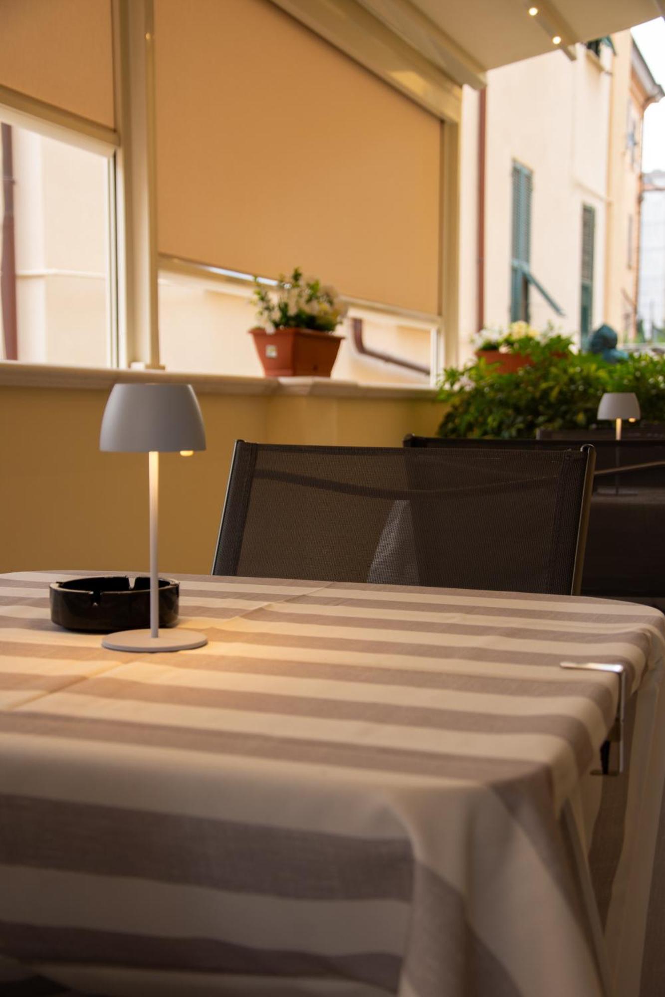 Affittacamere E Appartamenti - Rent Rooms And Apartments Le Camere Nel Corso - Adults Only ラ・スペツィア エクステリア 写真