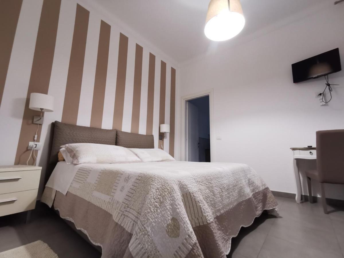 Affittacamere E Appartamenti - Rent Rooms And Apartments Le Camere Nel Corso - Adults Only ラ・スペツィア エクステリア 写真
