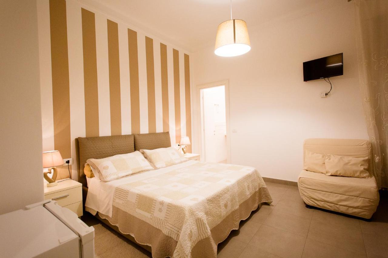 Affittacamere E Appartamenti - Rent Rooms And Apartments Le Camere Nel Corso - Adults Only ラ・スペツィア エクステリア 写真